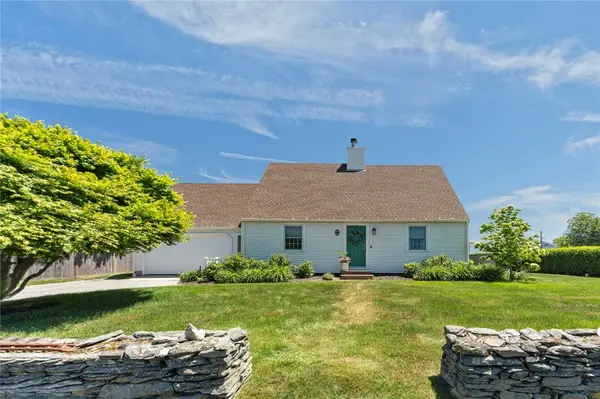 14 Wolcott Avenue, Middletown, RI 02842