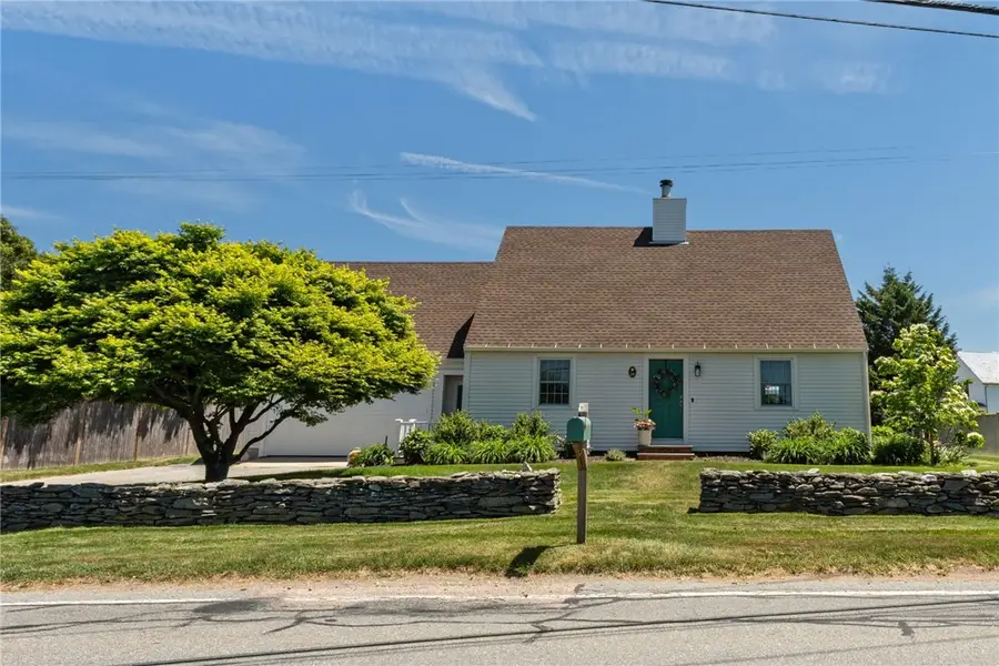 14 Wolcott Avenue, Middletown, RI 02842 - #3
