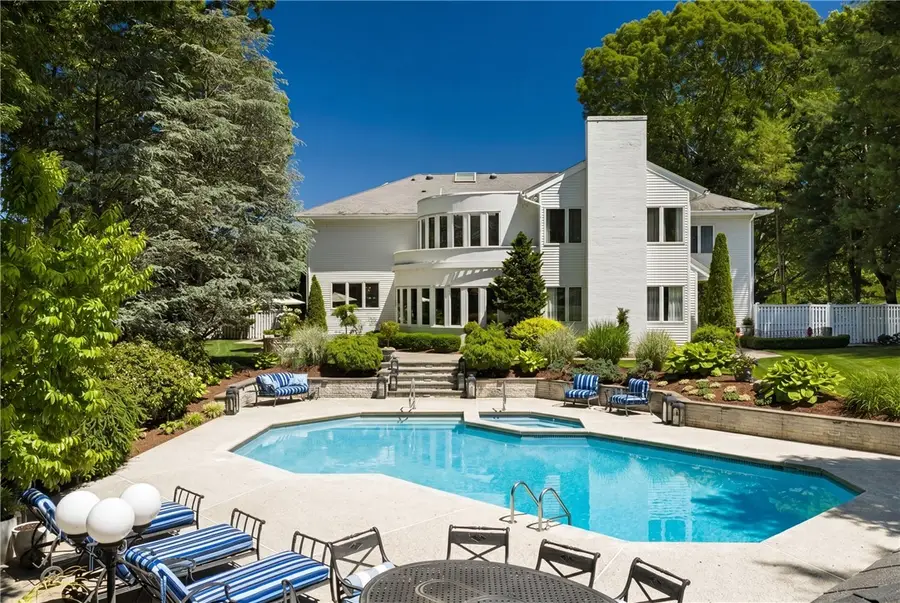 4 Jones Circle, Barrington, RI 02806 - #3