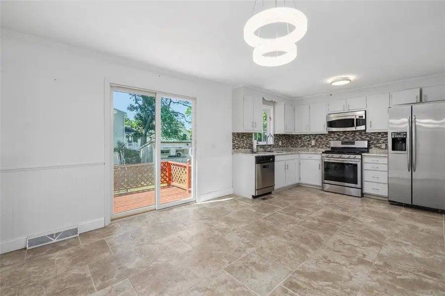 37 Ridgeway Drive, Warren, RI 02885 - #3