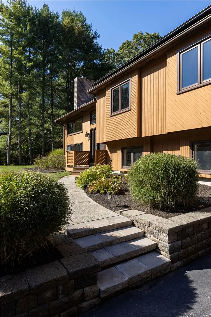8 Robin Drive, North Kingstown, RI 02852 - #3