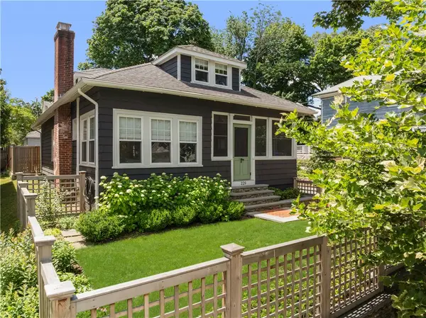 229 6th Street, Providence, RI 02906