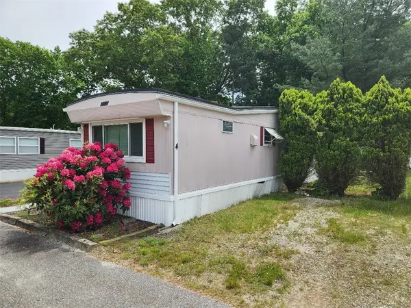 27 Woodward Road, Lincoln, RI 02865