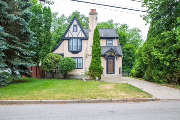 4 Grandview Avenue, Lincoln, RI 02865