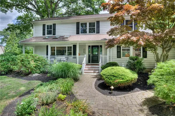 22 Pine Top Road, Barrington, RI 02806
