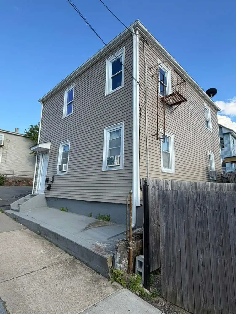 27 Hauxhurst Street, Providence, RI 02909 - #3
