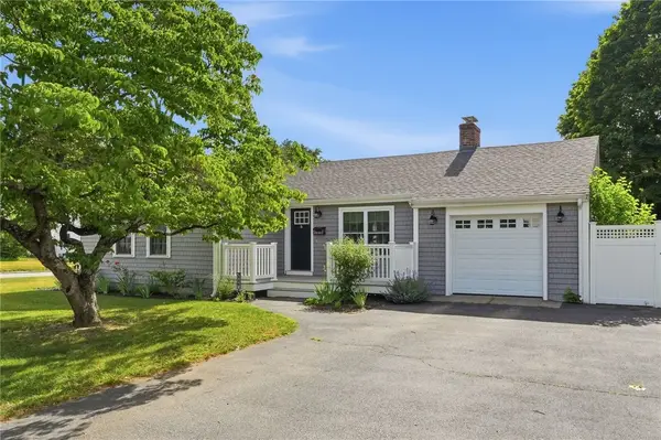 336 Dover Avenue, East Providence, RI 02914