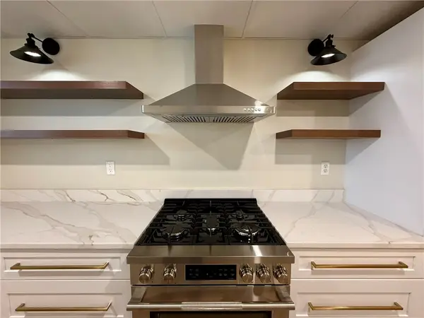 650 East Greenwich Avenue #302, West Warwick, RI 02893
