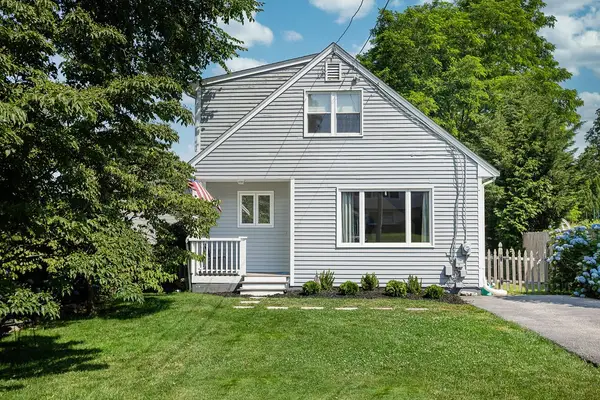 12 Ellen Street, Bristol, RI 02809