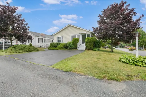 4 Nightingale Lane, Tiverton, RI 02878