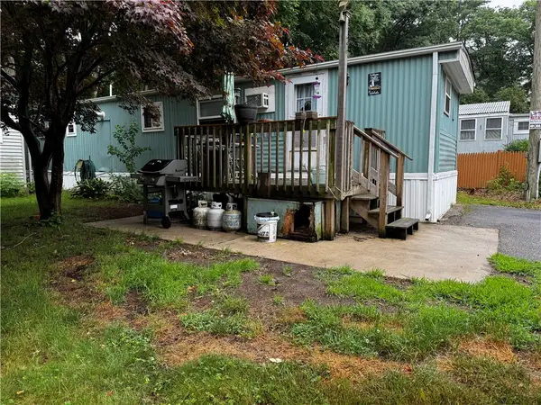 23 Woodridge Drive, Burrillville, RI 02839