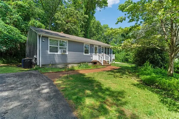 7 Boulder Drive, Johnston, RI 02919