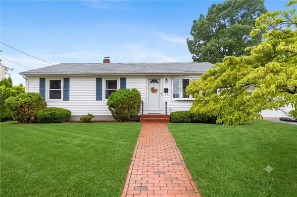 14 Primrose Drive, East Providence, RI 02915