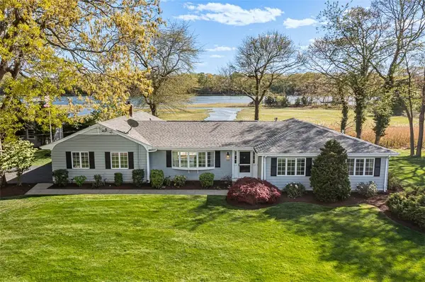 33 Meadowbrook Drive, Barrington, RI 02806