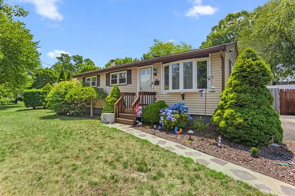 88 Keeley Avenue, Warwick, RI 02886