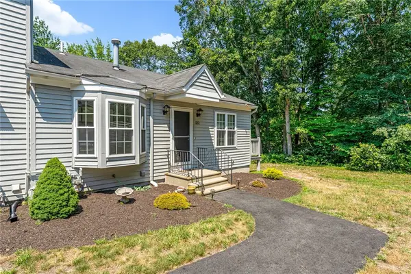 565 Quaker Lane #122, West Warwick, RI 02893