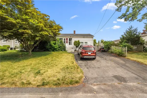 118 Foxcroft Avenue, Warwick, RI 02889