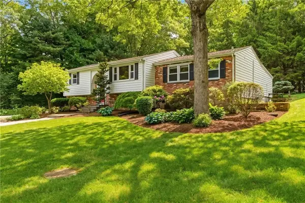 8 Ledgemont Drive, Lincoln, RI 02865