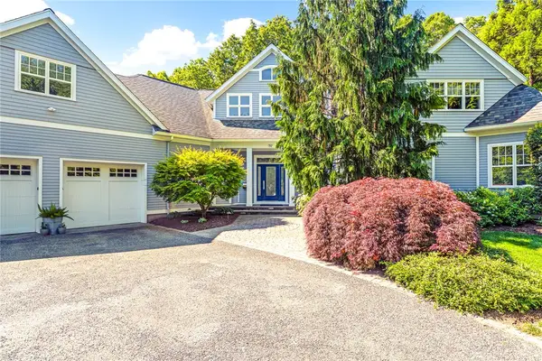 70 Lands End Drive, North Kingstown, RI 02852