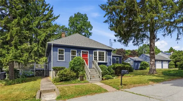 16 Brown Avenue, Barrington, RI 02806
