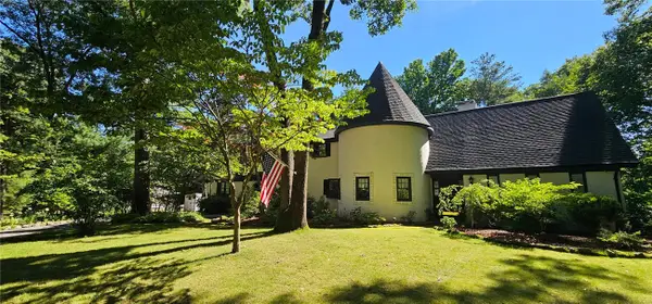 14 Maplecrest Drive, Smithfield, RI 02828