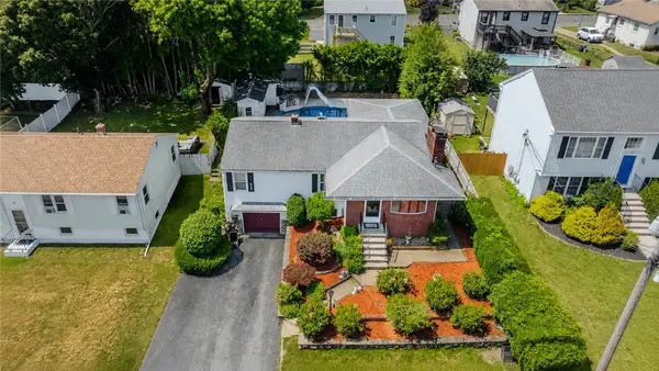 8 Flanders Street, Johnston, RI 02919
