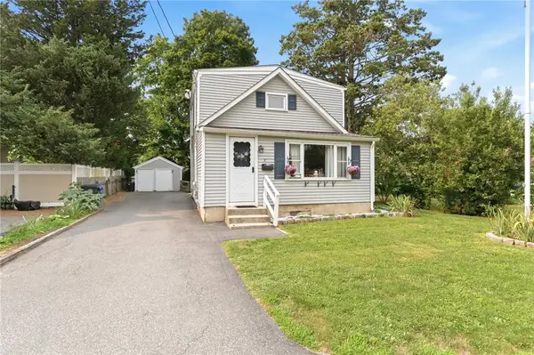 34 Platt Street, Bristol, RI 02809