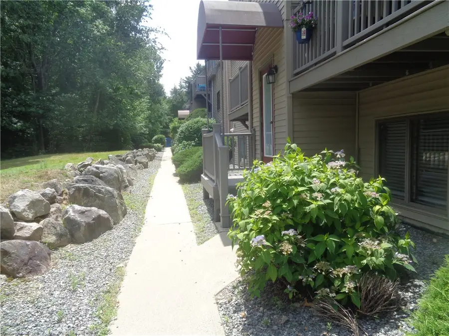 34 Village Court #34, West Warwick, RI 02893 - #3