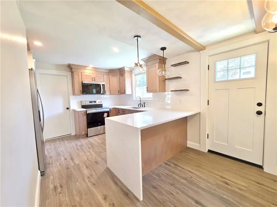 8 Wolf Hill Road, Smithfield, RI 02917 - #3