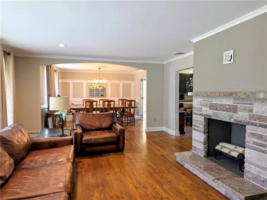 218 Oaklawn Avenue, Cranston, RI 02920 - #3