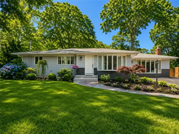 122 Spring Grove Avenue, Warwick, RI 02889