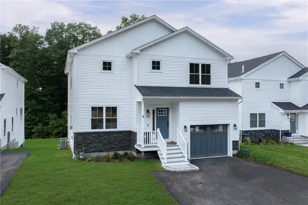 9 Stoneridge Road, Smithfield, RI 02917