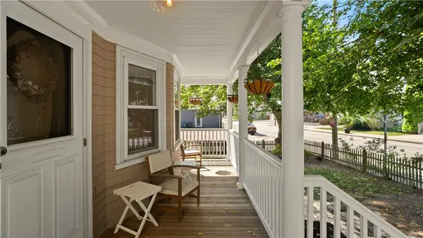 814 W Shore Road, Warwick, RI 02889