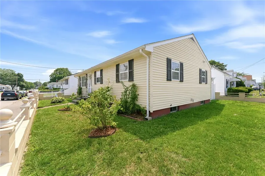 11 Gilmore Street, Pawtucket, RI 02861 - #3