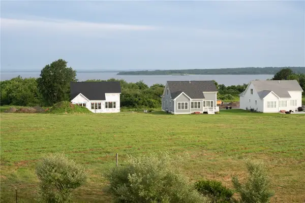 25 Bunker Hill Crossing, Portsmouth, RI 02871