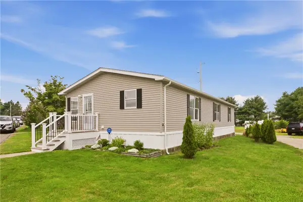 8 North Drive, Portsmouth, RI 02871