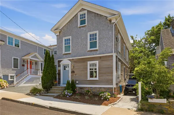 17 Dearborn Street, Newport, RI 02840