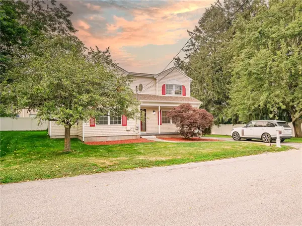 25 Pleasant Avenue, Narragansett, RI 02882