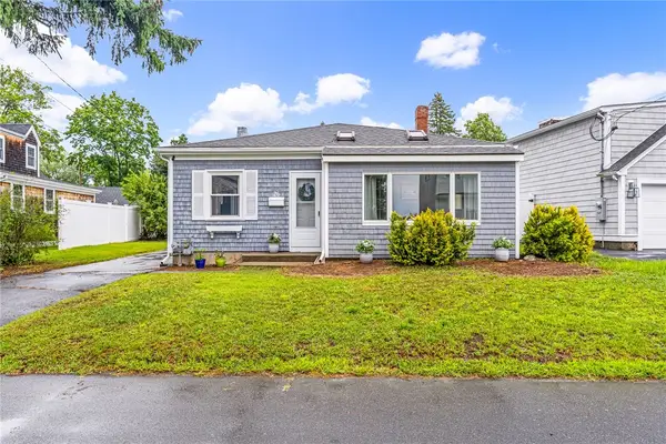 26 Bowden Avenue, Barrington, RI 02806