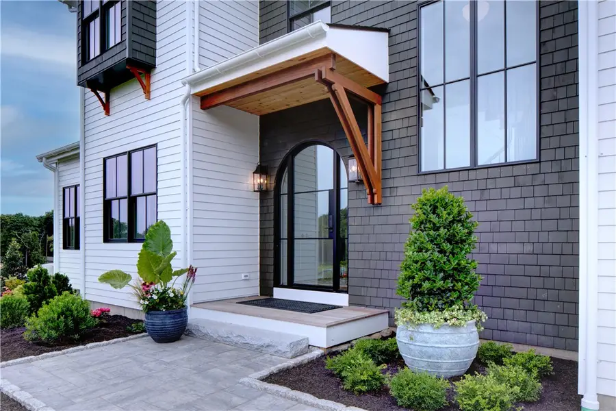 2 Stone Bridge Drive, Middletown, RI 02842 - #2