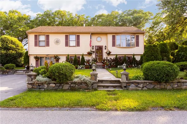 25 Ardway Avenue, Warwick, RI 02889