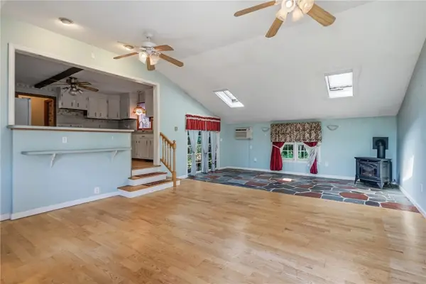 12 Robert Avenue, Portsmouth, RI 02871