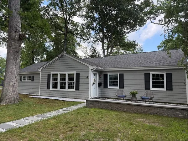 15 Zephyr Lane, Barrington, RI 02806