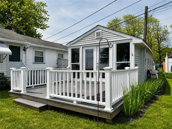 16 East Andrew Comstock Avenue, Warwick, RI 02886