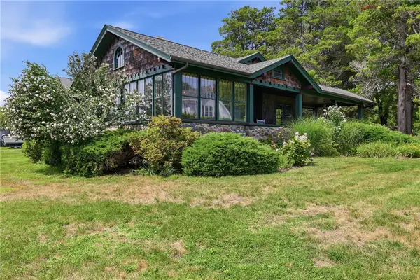 14 Wood Avenue, Narragansett, RI 02882