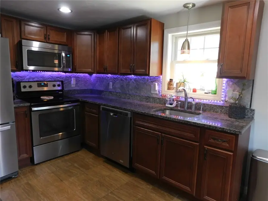 8 Kingstown Road, Richmond, RI 02898 - #3