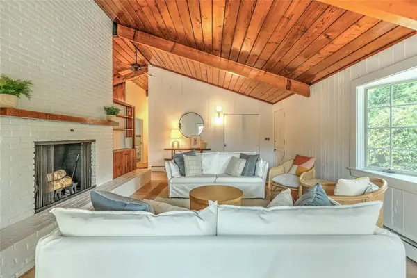 90 Wright Avenue, South Kingstown, RI 02879