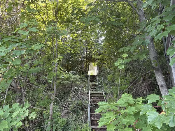 351 County Road, Barrington, RI 02806