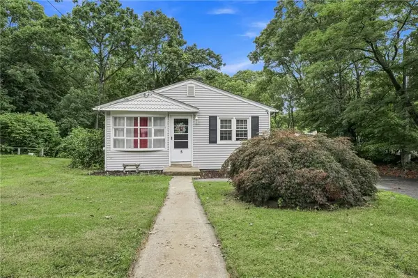 5 Packard Avenue, Warwick, RI 02886