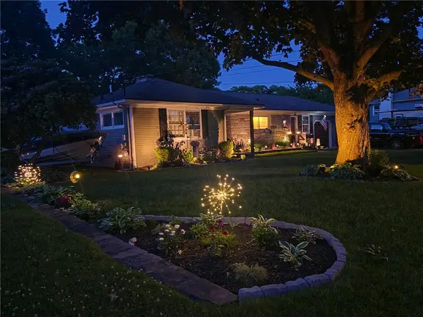 81 Iroquois Drive, Warwick, RI 02888